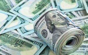 Dolar traci grunt pod nogami, a złoty korzysta z globalnej niepewności