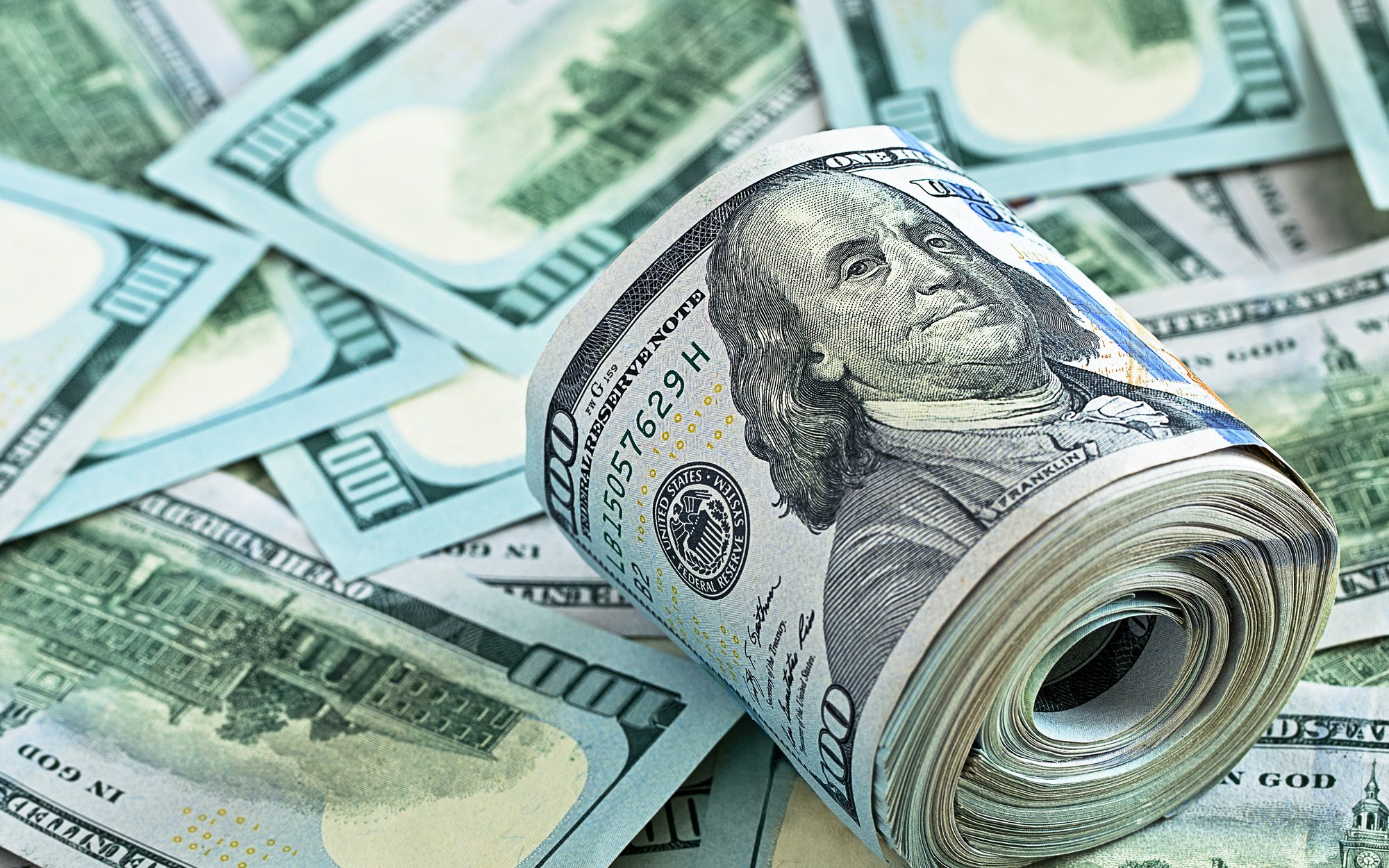 Dolar traci grunt pod nogami